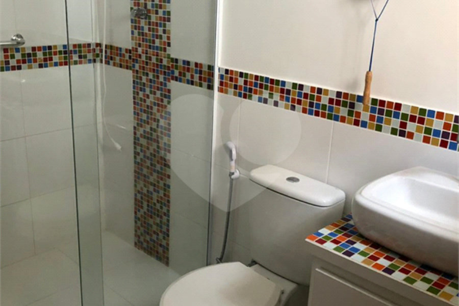 Casa à venda com 3 quartos, sendo 1 suíte,  no condomínio Residencial Vila Irmãos Arnoni, São Paulo - SP