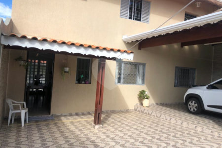 Casa à venda com 3 quartos, sendo 2 suítes,  em Jardim do Lago, Atibaia, SP