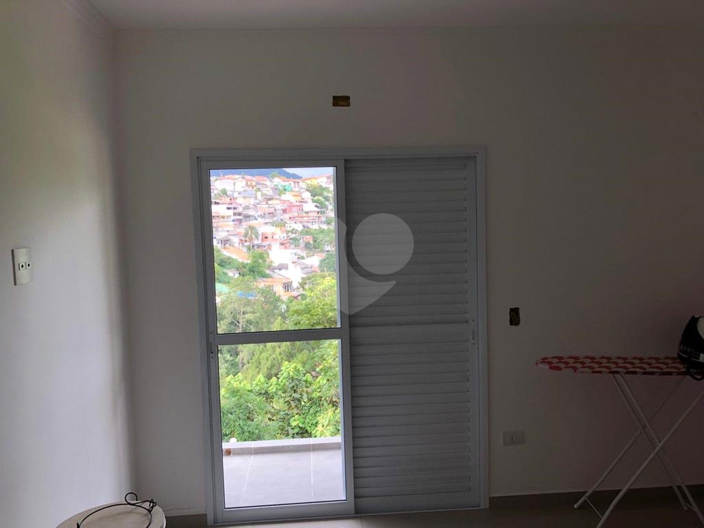 Sobrado à venda com 3 suítes em Barreiro, Mairiporã, SP