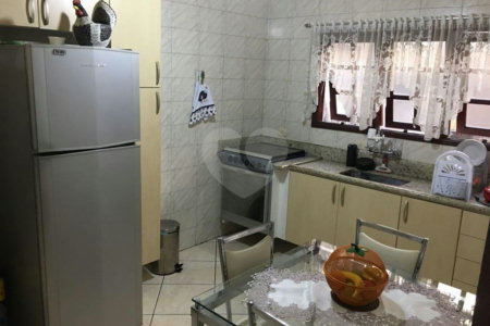 Casa à venda com 3 quartos, sendo 1 suíte, no condomínio Sobrado, São Paulo - SP
