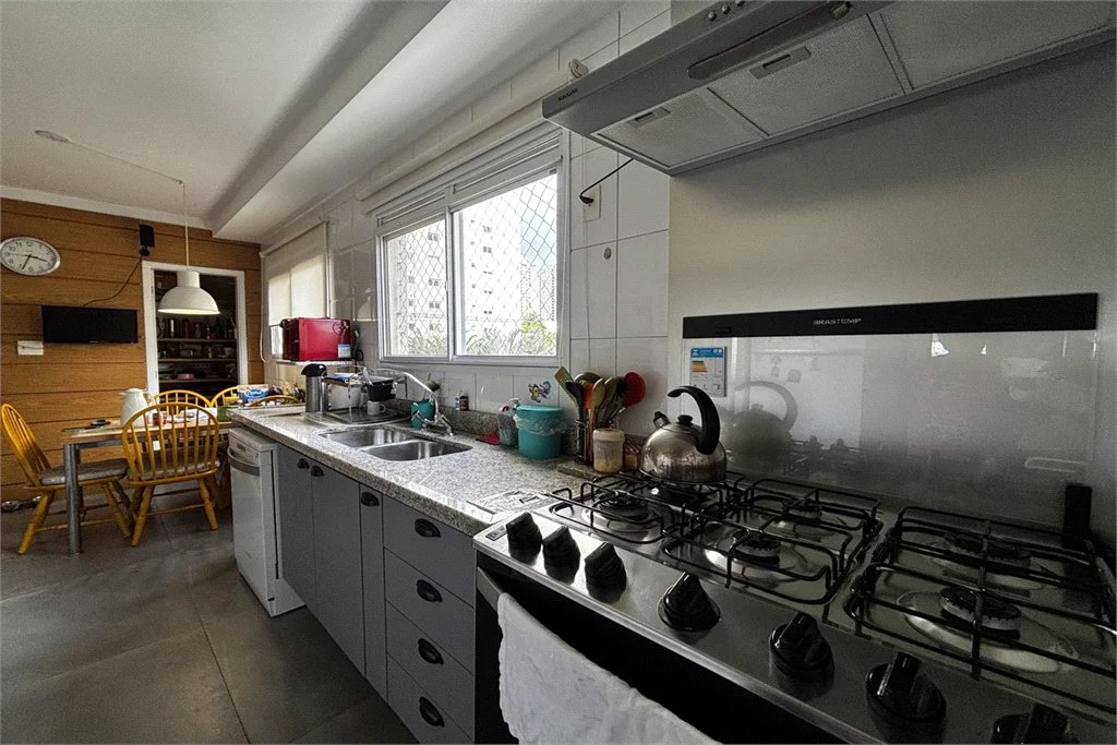 Apartamento para alugar com 3 suítes em Vila Romana, São Paulo, SP