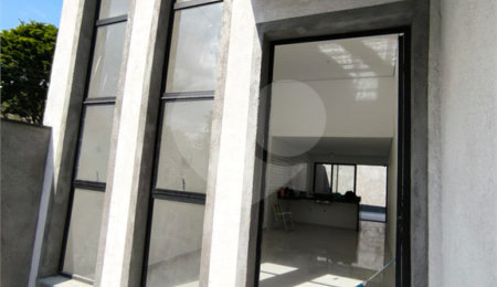 Casa à venda com 3 quartos, sendo 1 suíte, no condomínio Villagio Brasil, Atibaia - SP