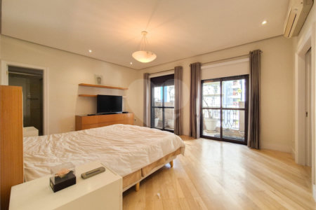 Apartamento à venda ou para alugar com 4 quartos, sendo 3 suítes, em Moema, São Paulo, SP
