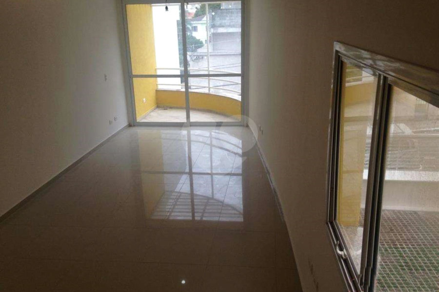 Casa à venda com 2 quartos, sendo 1 suíte, no condomínio Residencial Vegas, São Paulo - SP