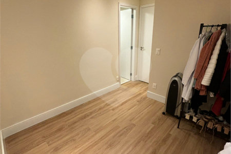 Apartamento à venda com 2 suítes em Vila Anastácio, São Paulo, SP