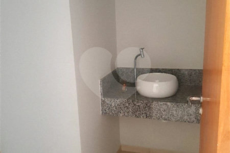 Sobrado à venda com 2 suítes em Jardim Nely, Indaiatuba, SP