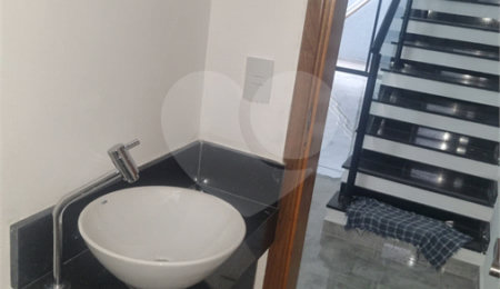 Sobrado à venda com 3 quartos, sendo 1 suíte,  em Vila São Paulo, São Paulo, SP