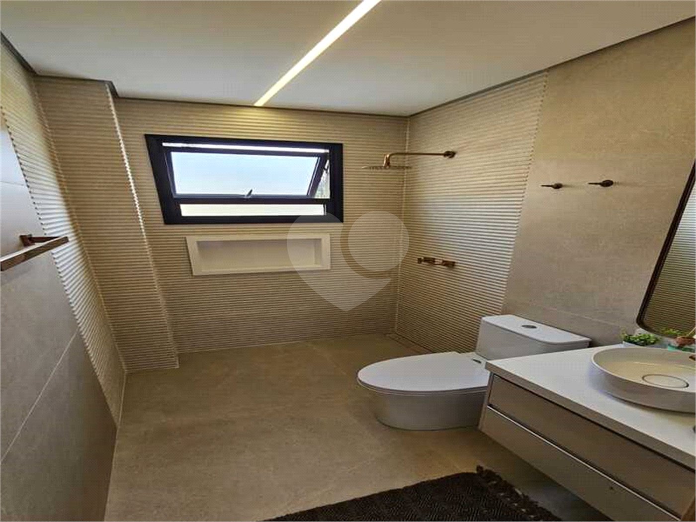 Casa à venda com 3 suítes no condomínio Lagú, São Roque - SP