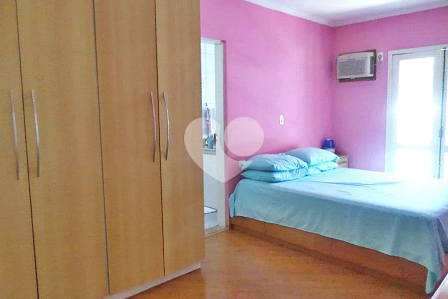 Casa à venda com 6 quartos, sendo 5 suítes,  no condomínio Conjunto Residencial Itaguaçu, São Paulo - SP