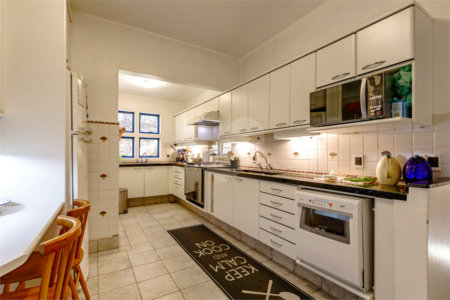Casa à venda com 4 quartos, sendo 2 suítes, em Jardim Everest, São Paulo, SP