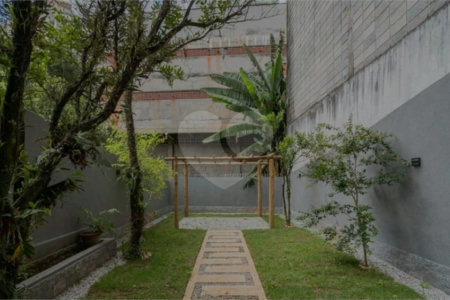 Sobrado à venda com 4 suítes em Vila Santa Catarina, São Paulo, SP
