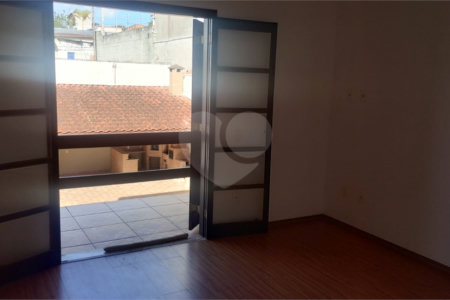 Sobrado à venda com 4 quartos, sendo 2 suítes,  em Vila Oliveira, Mogi das Cruzes, SP