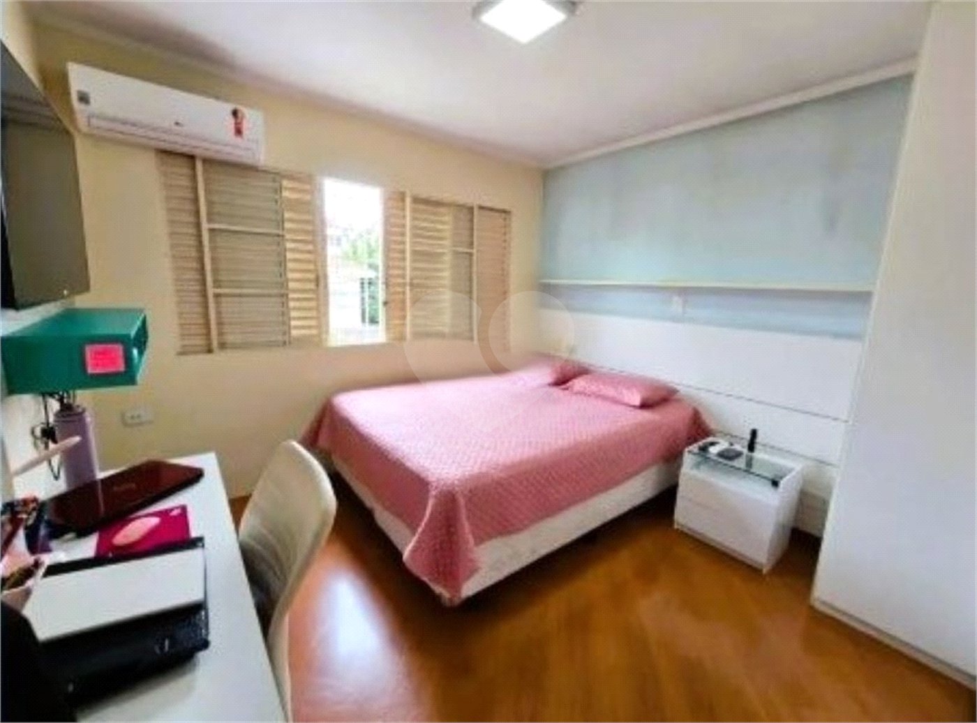 Sobrado à venda com 3 quartos, sendo 1 suíte, em Jardim Centenário, São Paulo, SP