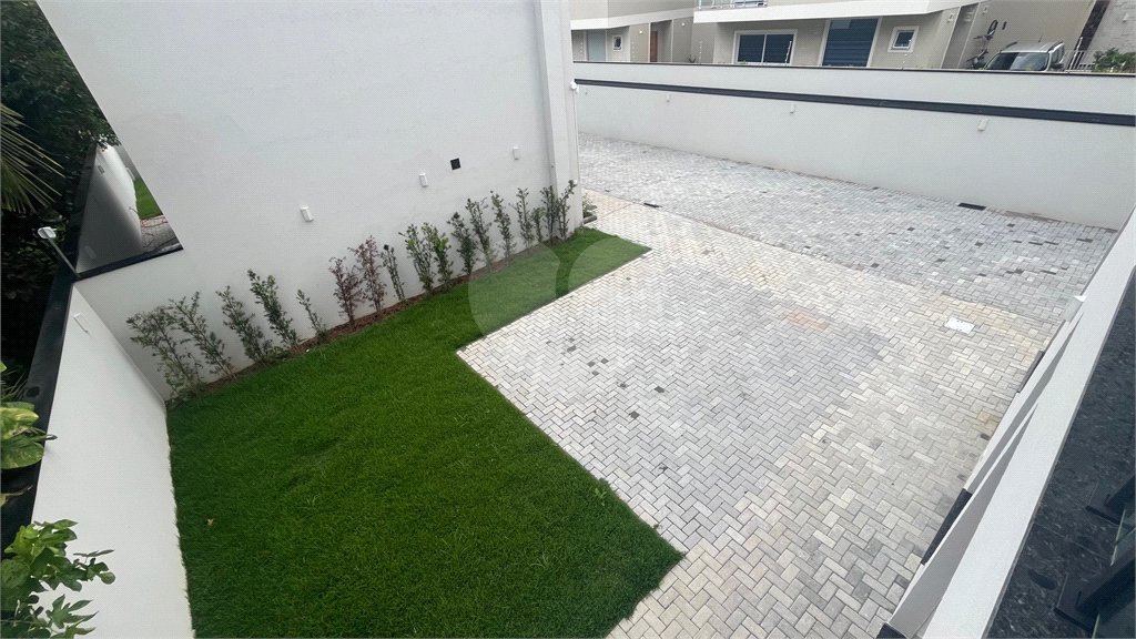 Casa à venda com 3 suítes no condomínio Village Itaguaçu, Atibaia - SP