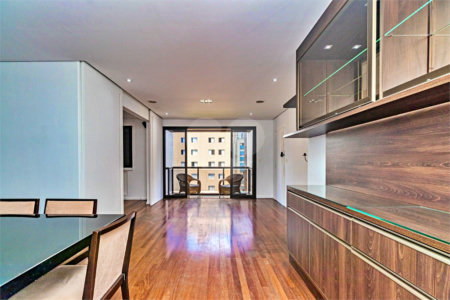 Apartamento à venda com 3 quartos, sendo 1 suíte, em Vila Olímpia, São Paulo, SP