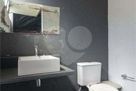 Sobrado à venda com 4 quartos, sendo 2 suítes,  em Vila Morumbi, São Paulo, SP