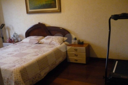 Sobrado à venda com 4 quartos, sendo 2 suítes, em Vila Paulicéia, São Paulo, SP