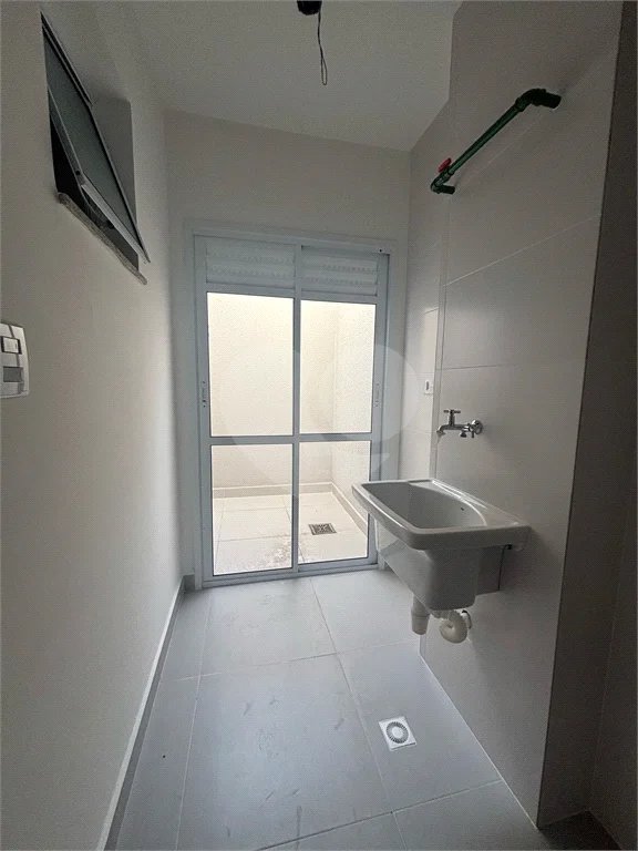 Casa à venda com 2 quartos, sendo 1 suíte, no condomínio Maracujas, São Paulo - SP