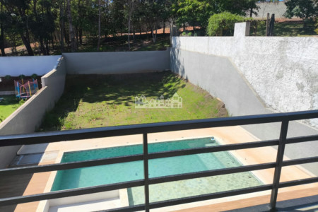 Casa à venda com 5 quartos, sendo 3 suítes, no condomínio Figueira Garden, Atibaia - SP