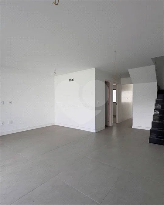 Casa duplex com 4 quartos, piscina e área gourmet, em condomínio com lazer completo e localização estratégica ao lado do Park Shopping.