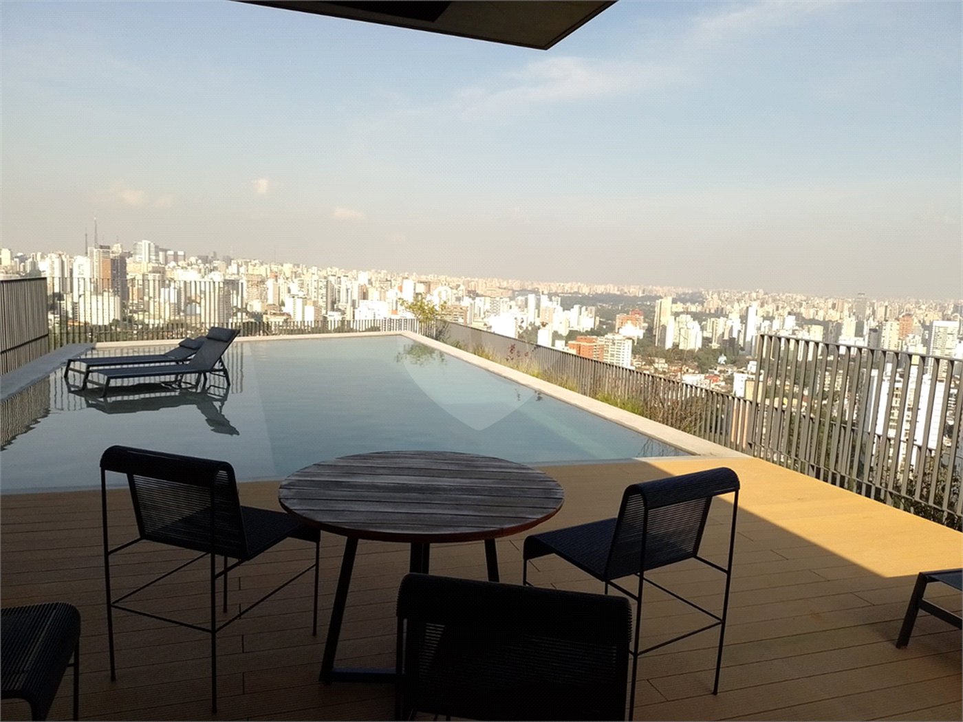 Apartamento à venda ou para alugar com 1 suíte em Jardim das Bandeiras, São Paulo, SP