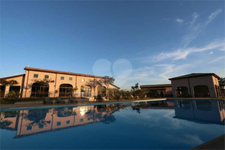 Terreno à venda com 1 suíte no condomínio Residencial Campo de Toscana, Vinhedo - SP