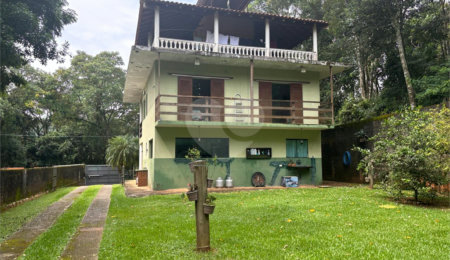Sobrado à venda com 3 quartos, sendo 1 suíte, em Samambaia, Mairiporã, SP