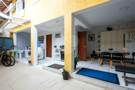 Casa à venda com 4 quartos, sendo 1 suíte, em Santo Amaro, São Paulo, SP