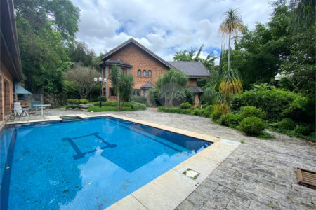 Casa à venda ou para alugar com 5 quartos, sendo 3 suítes,  em Fazenda Morumbi, São Paulo, SP