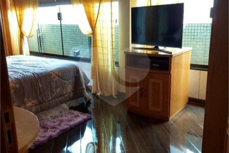 Triplex à venda com 4 suítes em Vila Paulicéia, São Paulo, SP