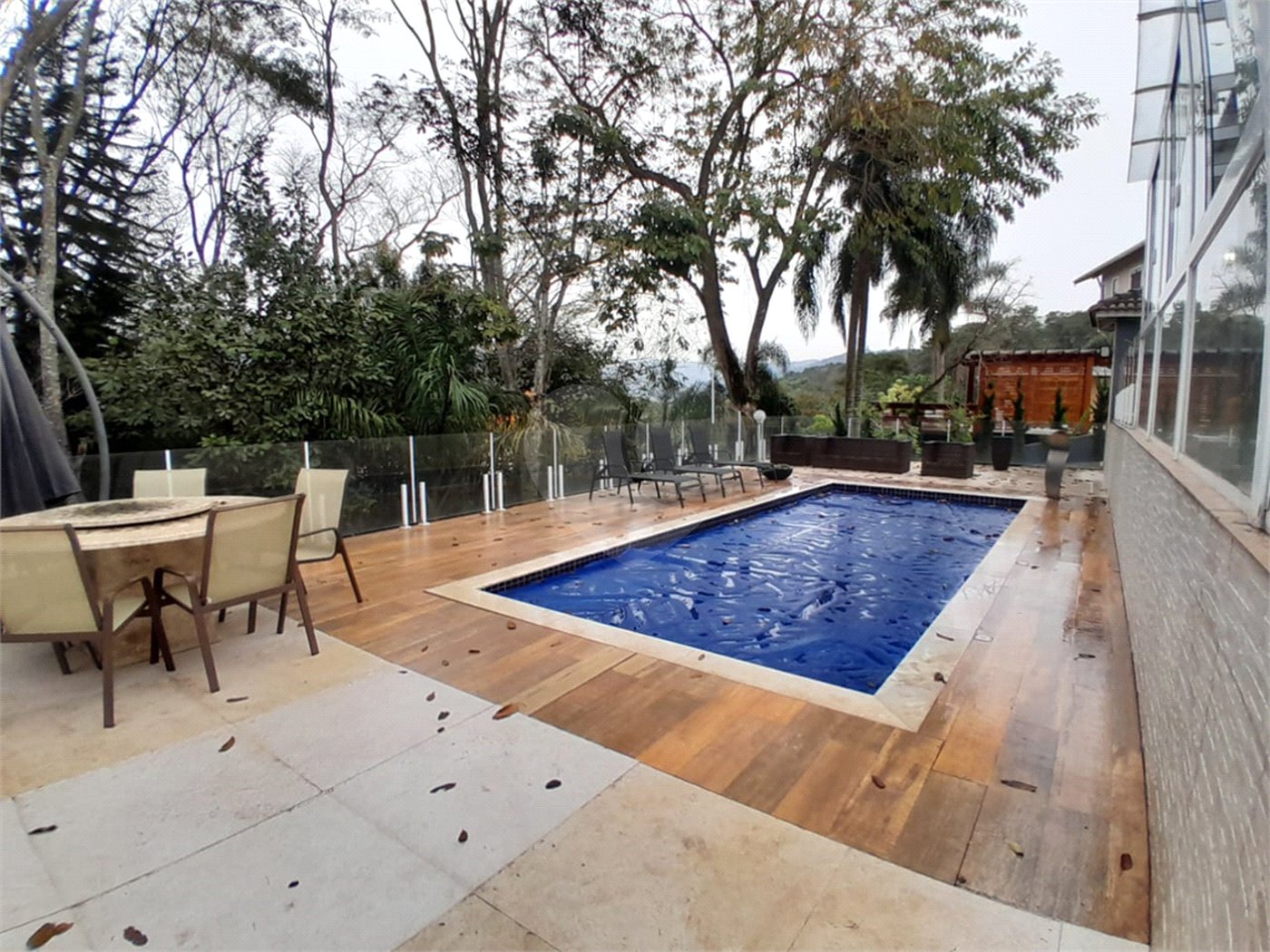 Casa à venda com 3 suítes no condomínio Suíça da Cantareira, Mairiporã - SP