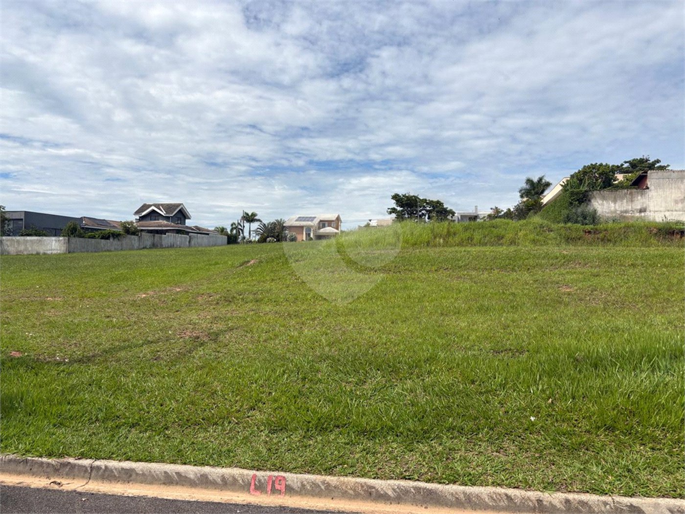 Terreno à venda no condomínio Village Saint Charbel, Araçoiaba da Serra - SP