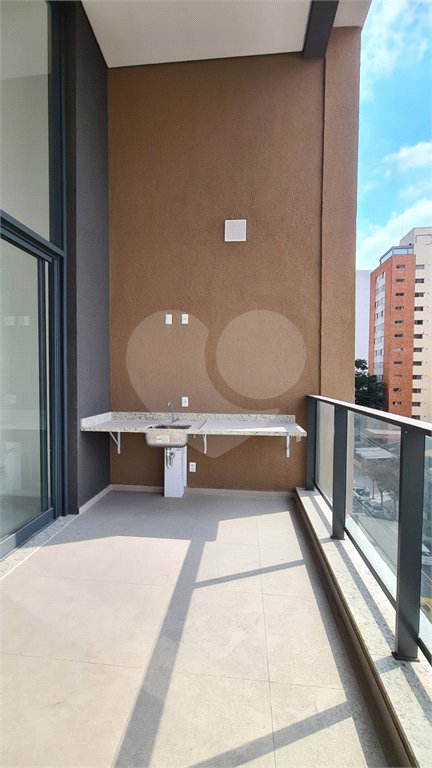 Charme, conforto e vista livre na Vila Clementino – 98 m² com pé-direito duplo!