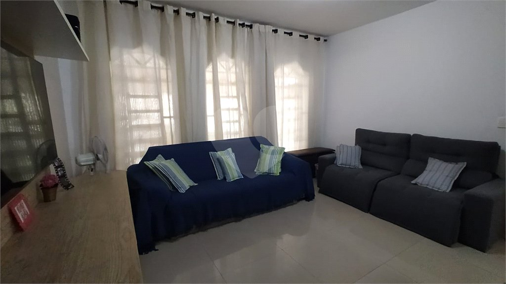 Sobrado à venda com 3 quartos, sendo 1 suíte, em Jardim Tabatinga, Guarulhos, SP
