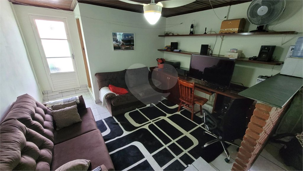 Casa à venda com 4 quartos, sendo 1 suíte, em Parque Maria Domitila, São Paulo, SP