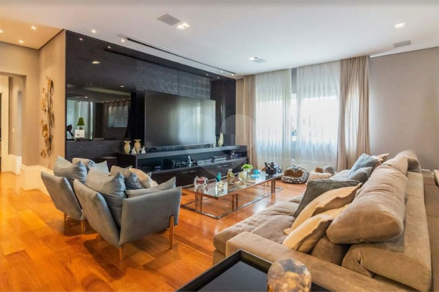 Casa à venda com 4 suítes em Horto, São Paulo, SP