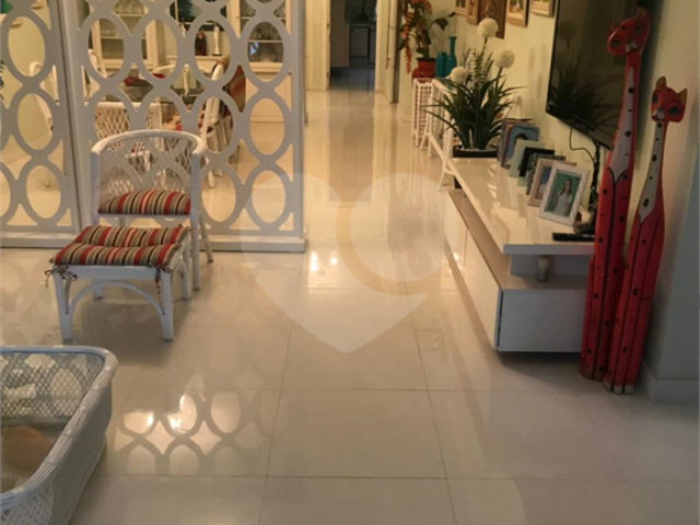 Apartamento à venda com 3 suítes em Enseada, Guarujá, SP