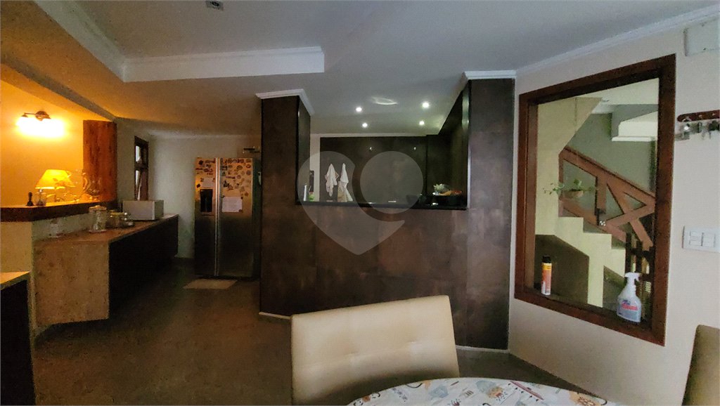 Sobrado à venda com 4 quartos, sendo 2 suítes, no Centro, Mairiporã, SP