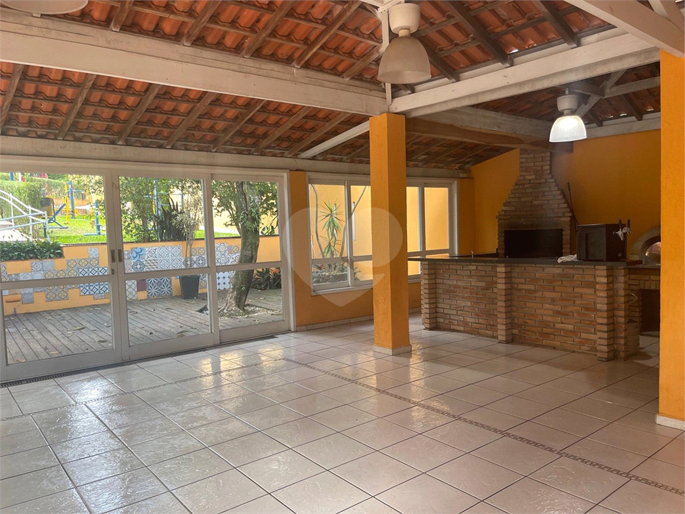 Casa à venda com 3 quartos, sendo 1 suíte,  no condomínio Vilagio Viccino, São Paulo - SP