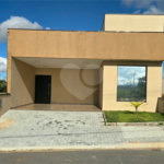 Casa à venda com 2 quartos, sendo 1 suíte, no condomínio Tivolli, Itapetininga - SP