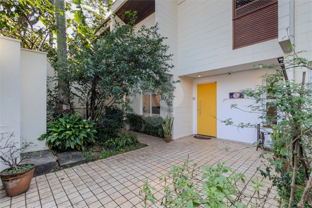 Sobrado à venda com 3 quartos, sendo 1 suíte, em Alto da Boa Vista, São Paulo, SP