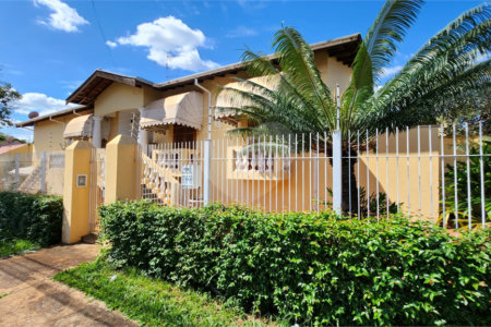 Sobrado à venda ou para alugar com 5 quartos, sendo 1 suíte, em Vila Harmonia, Araraquara, SP
