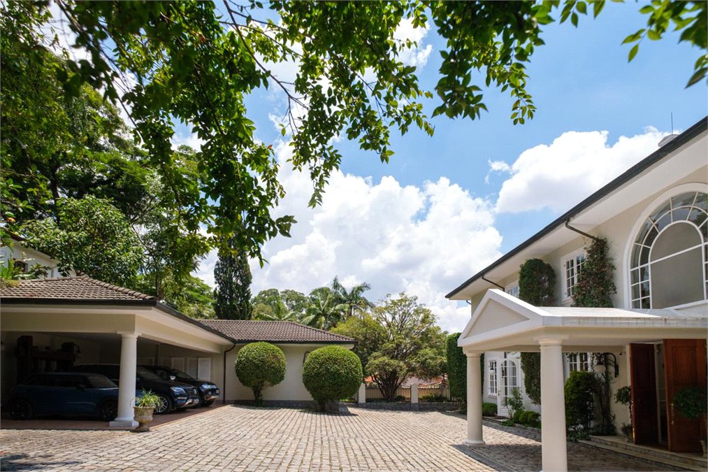 Casa à venda com 5 suítes no condomínio Chácara Flora, São Paulo - SP