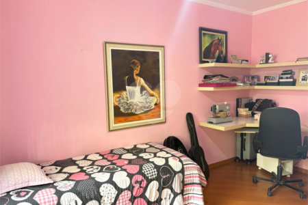 Casa à venda com 4 quartos, sendo 2 suítes,  em Vila Oliveira, Mogi das Cruzes, SP