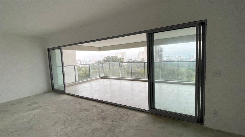 Apartamento à venda com 3 suítes em Vila Sofia, São Paulo, SP