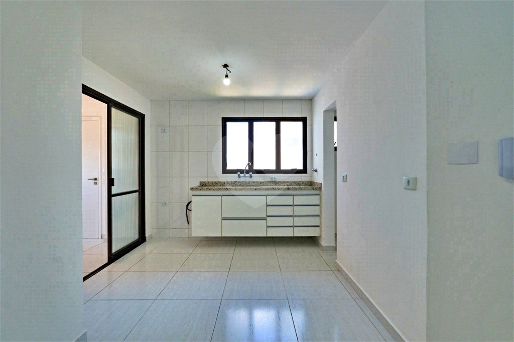 Apartamento à venda com 3 suítes em Campo Belo, São Paulo, SP