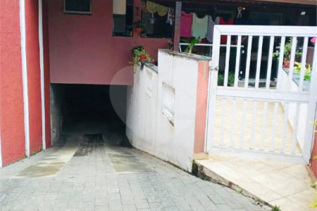 Sobrado à venda com 3 quartos, sendo 1 suíte, em Jardim Casa Branca, Suzano, SP