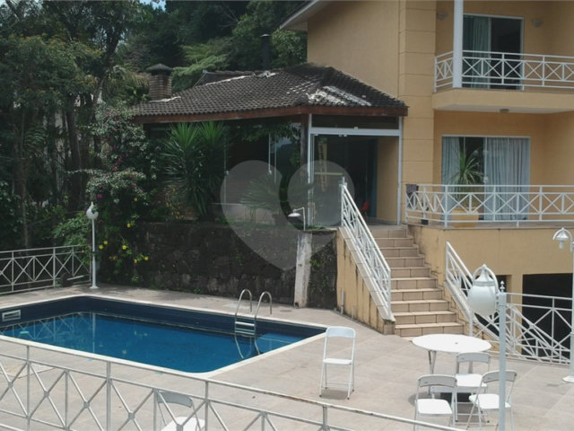 Casa à venda com 3 suítes no condomínio Alpes da Cantareira, Mairiporã - SP