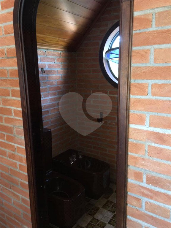 Casa à venda com 3 quartos, sendo 1 suíte, no condomínio Lago Azul, Araçoiaba da Serra - SP