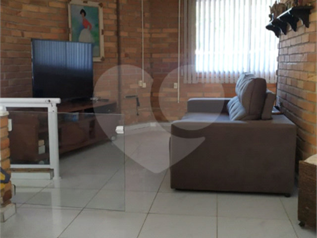 Casa Térrea à venda com 3 quartos, sendo 1 suíte,  em Vila Atlântica, Caraguatatuba, SP